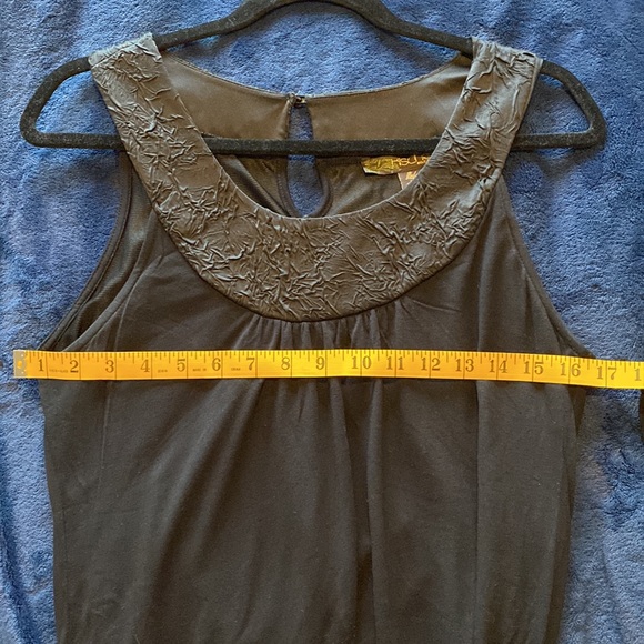 Great soft jersey dress by designer Kische. Made in Turkey. Size M. - Picture 3 of 6